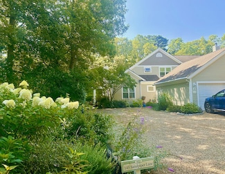 145 Sandpiper Ln Unit 10, Vineyard Haven, MA 02568