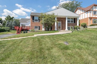 8424 Walredon Ave, Burr Ridge, IL 60527
