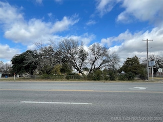 633 W 13th St, Atoka, OK 74525