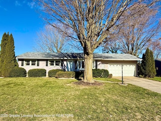 7520 Williamsburg Rd, Lansing, MI 48917