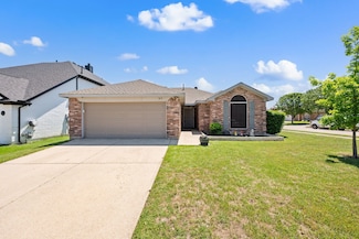 813 Bridle Trail, Saginaw, TX 76179
