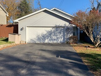 29 S Lake Ave, Fox Lake, IL 60020