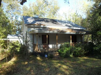 105 S Cedar St, Lake, MS 39092