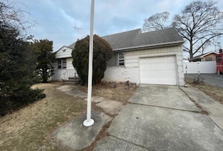 55 S Brookside Ave, Freeport, NY 11520