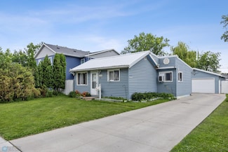 1330 16 1 2 St S, Fargo, ND 58103