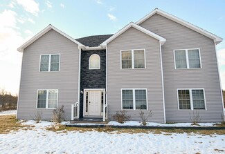 61 Sunrise Dr, Hallowell, ME 04347
