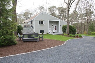 55 Frog Pond Close, Mashpee, MA 02649