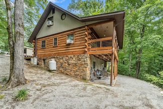 653 Lakeview Dr N, Marion, NC 28752