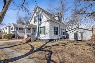 1011 10th Ave N, Fargo, ND 58102