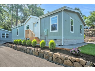 144 S 6th St, St. Helens, OR 97051