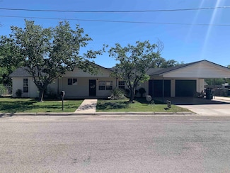 204 W 9th St, Del Rio, TX 78840