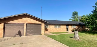 613 S Pearl St, Stratford, TX 79084