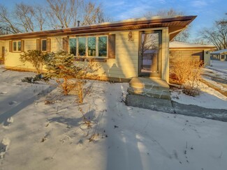 4248 Sandstone Dr, Saint Paul, MN 55122