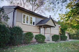 19561 W Cambridge Rd, Mundelein, IL 60060