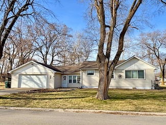 790 E 2nd St, Coal City, IL 60416