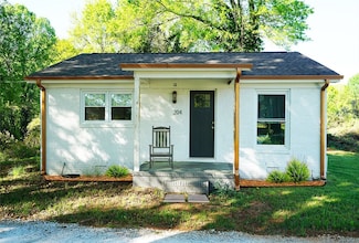 204 S Broad St, Westminster, SC 29693