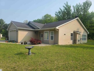 8696 Stream View Ln, Williamsburg, MI 49690
