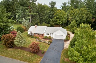 10 Hillside Meadows Dr, Southampton, MA 01073