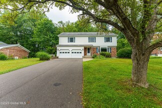 17 Carstead Dr, Slingerlands, NY 12159