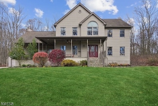 2 Country Ln, Glen Gardner, NJ 08826