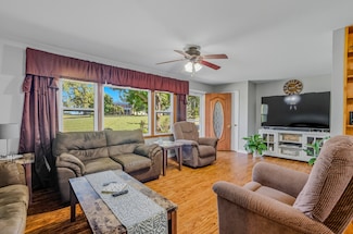 908 Randolph St, Glasgow, MO 65254