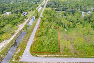2001 Hines Ave Unit 13, Alva, FL 33920