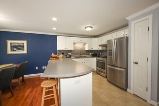 202 Coastal Woods Cir Unit 202, Kittery, ME 03904