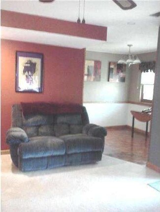 101 Meadowview Ln, Mont Clare, PA 19453