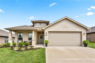 7555 Arapahoe Dr, Shawnee, KS 66227