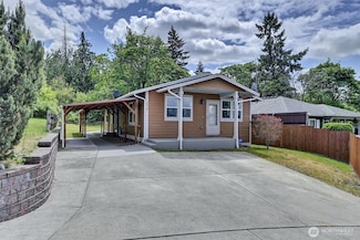 1910 E Gregory Street Ct, Tacoma, WA 98404