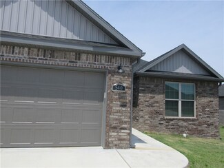 540 Linda Ln, Centerton, AR 72719