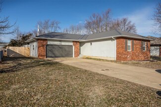 1525 Deadra Dr, Lebanon, MO 65536