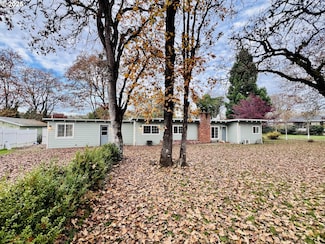 119 Oakbourne Ln, Roseburg North, OR 97495