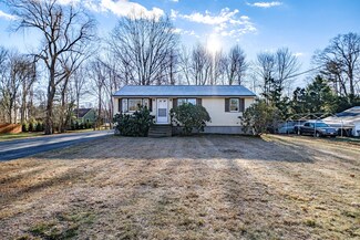 8 Woodside Dr, Scarborough, ME 04074