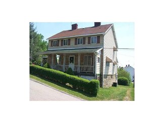 618 4th St, Masontown, PA 15461
