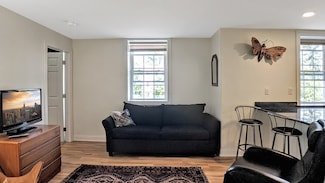 30 Village Hill Rd Unit 204, Northampton, MA 01060