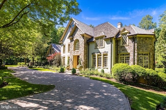 10005 Windy Hollow Rd, Great Falls, VA 22066