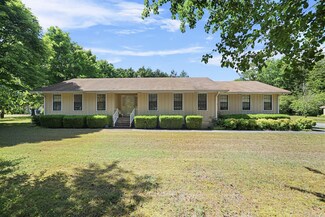 629 Falls View Dr, Hixson, TN 37343