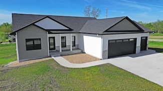101 Pine Ridge Rd, New Hartford, IA 50660