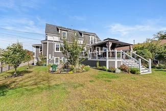 14 Lewis St, Hull, MA 02045
