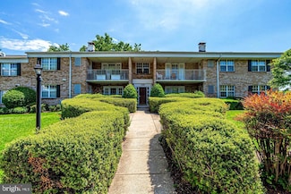 1130 S Washington St Unit 102, Falls Church, VA 22046
