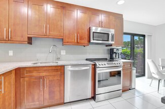 50 Stratford Ln W Unit G, Boynton Beach, FL 33436