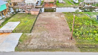 510 Cr-257p Dolphin Dr, Freeport, TX 77541