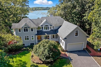 22 Flax Pond Woods Rd, Setauket, NY 11733