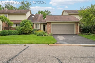 5608 Hillcrest Cir W Unit 80, West Bloomfield, MI 48322