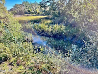 19 Little Creek Rd, Lady's Island, SC 29907