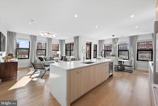 737 Swann Ave Unit 212, Alexandria, VA 22301
