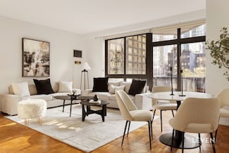 100 United Nations Plaza Unit 5D, New York, NY 10017