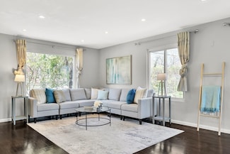 204 Lagrange St Unit 204, Chestnut Hill, MA 02467