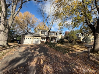 13 Beacon Hill Dr, East Brunswick, NJ 08816